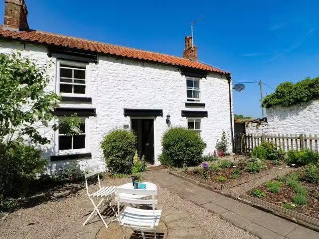 Nice 1 BA 2 bedroom semi detached house for rent in The Green.