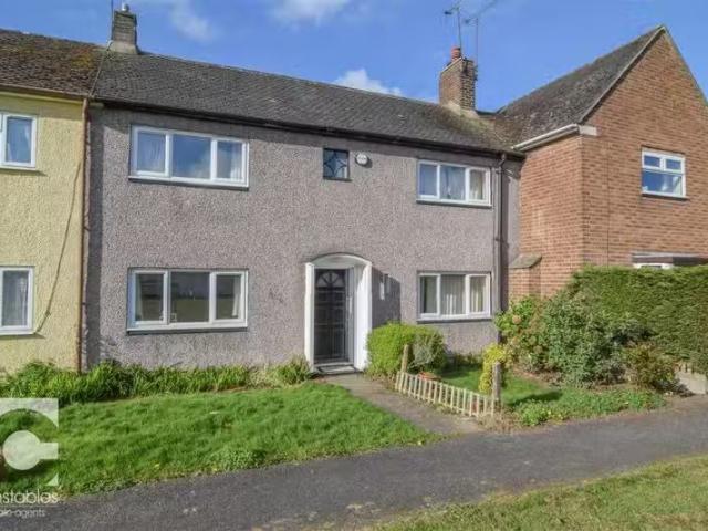 Charming 1 BA 3 bedroom terraced house for rent in The Birches.