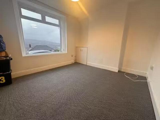 Just in! 1 BA 3 bedroom terraced house for rent in Arfryn Plac.