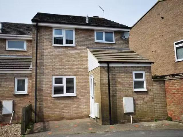 Unique 1 BA 3 bedroom terraced house for rent in Brays Lane, E.