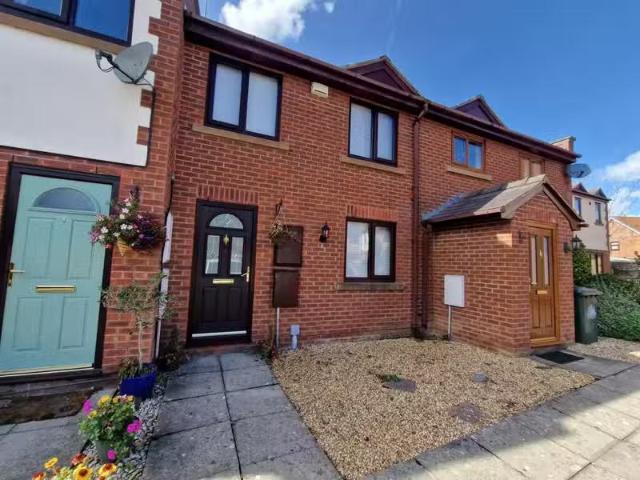 Charming 1 BA 3 bedroom terraced house for rent in Church Farm.