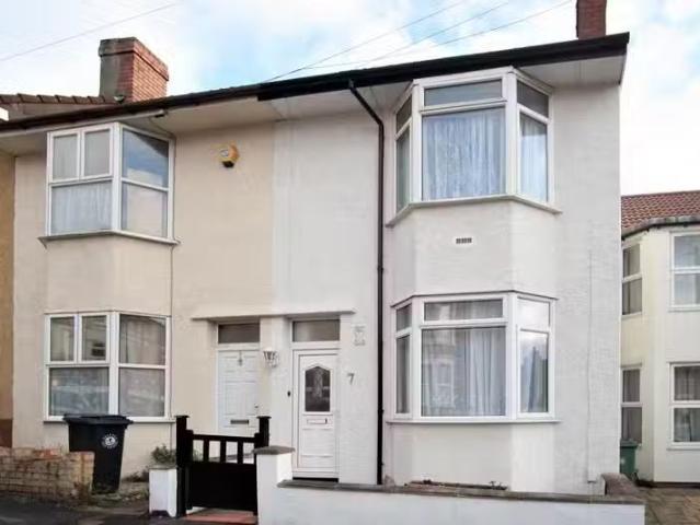 For Rent! 1 BA 3 bedroom terraced house for rent in Kensal Ave.