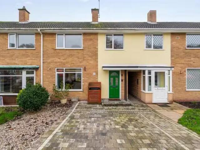 Deal! 1 BA 3 bedroom terraced house for rent in Ratcliffe Road.