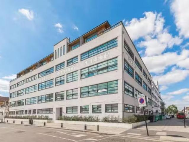 Rental! 1 BA 3 bedroom apartment for rent in Shaftesbury Road.