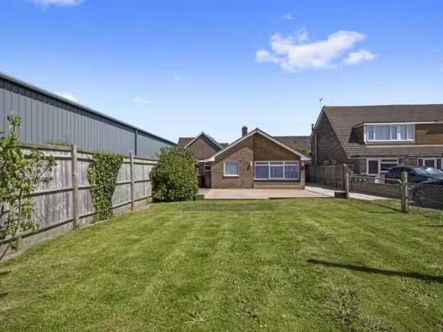 Deal! 1 BA 3 bedroom bungalow for rent in Capel Avenue, Peaceh.