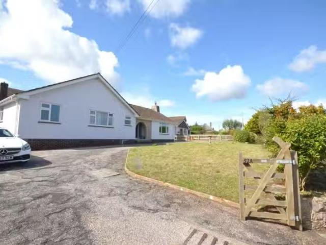 Nice 1 BA 3 bedroom bungalow for rent in Ide Lane, Alphington.