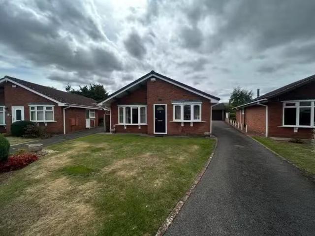 For Rent! 1 BA 3 bedroom bungalow for rent in Mowbray Drive, H.