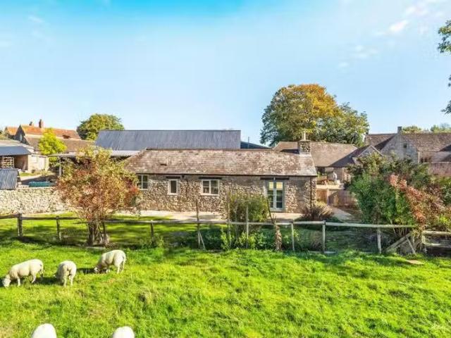 Unique 1 BA 3 bedroom detached bungalow for rent in Purse Caun.