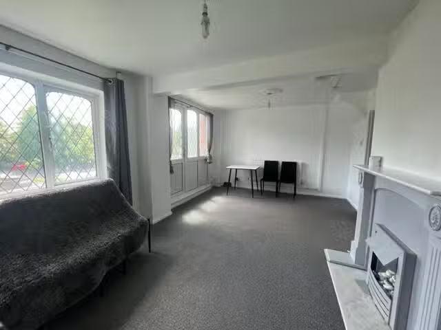 Rental! 1 BA 3 bedroom duplex for rent in Perry Villa Drive, G.