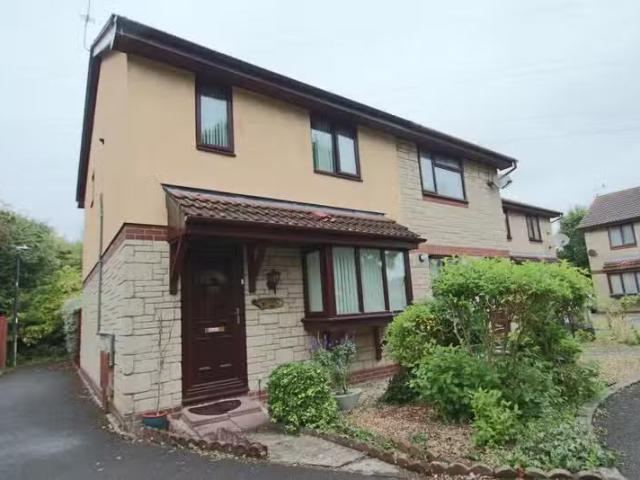 Nice 1 BA 3 bedroom end of terrace house for rent in Methwyn C.
