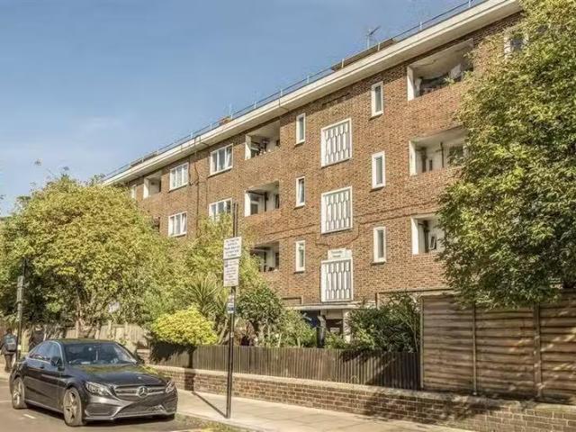 Just in! 1 BA 3 bedroom flat for rent in Canrobert Street, Bet.