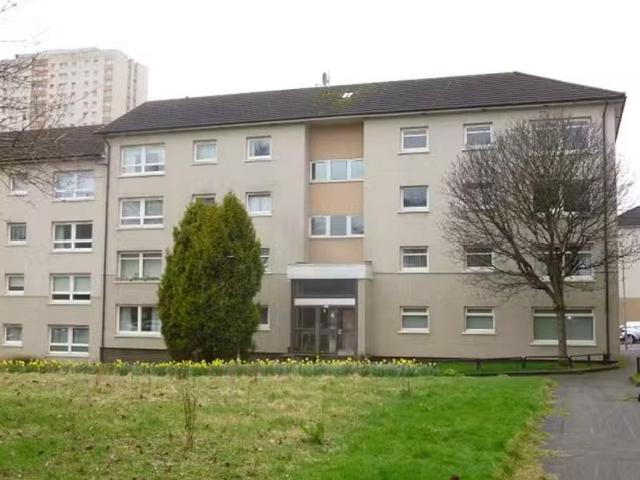 Deal! 1 BA 3 bedroom flat for rent in Glebe Court, Glasgow, G4
