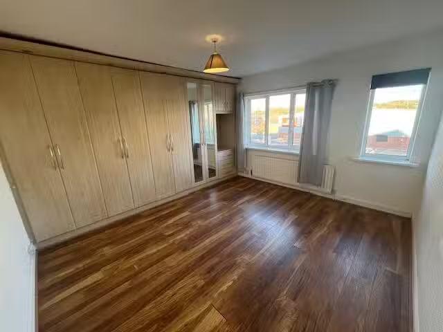Cheap 1 BA 3 bedroom flat for rent in Parsonage Drive, Cofton.
