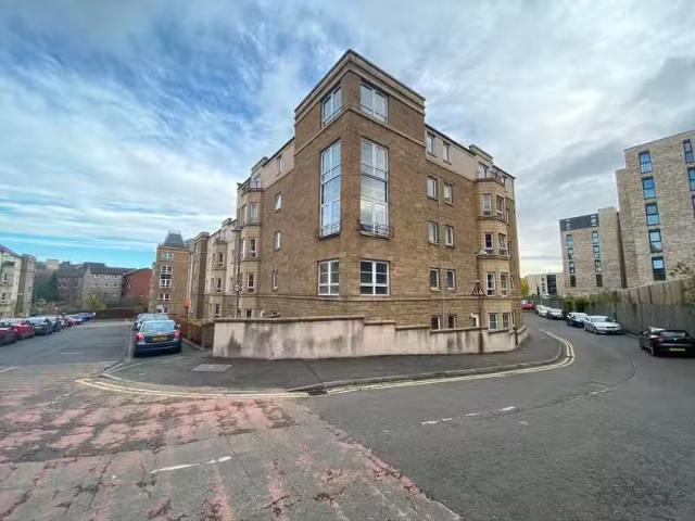 Rental! 1 BA 3 bedroom flat for rent in partsonfield, Leith, E.