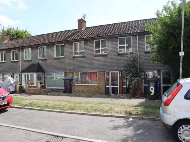 Deal! 1 BA 3 bedroom house for rent in Furzen Crescent, Hatfie.