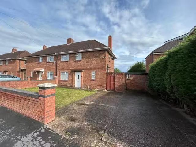 Cozy 1 BA 3 bedroom house for rent in Holly Hall Road, Dudley.