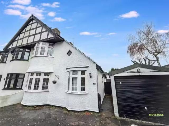 Charming 1 BA 3 bedroom house for rent in Magpie Hall Lane, Br.