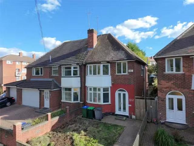 Just in! 1 BA 3 bedroom semi detached house for rent in Norman.