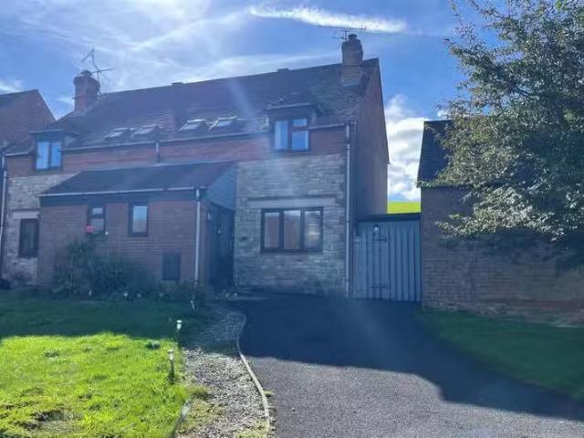 Unique 1 BA 3 bedroom semi detached house for rent in Butt Far.
