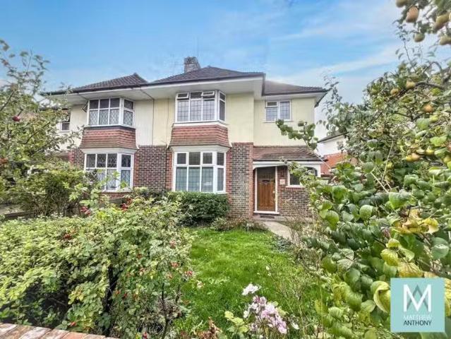 Charming 1 BA 3 bedroom semi detached house for rent in Broomf.