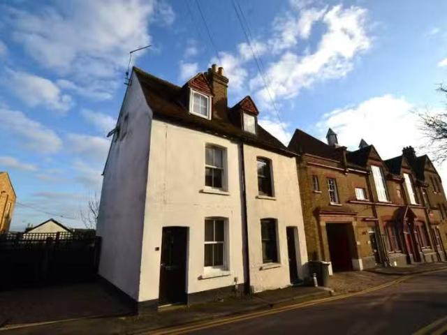 New 1 BA 3 bedroom semi detached house for rent in Church Stre.