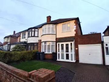 Nice 1 BA 3 bedroom semi detached house for rent in Elizabeth.