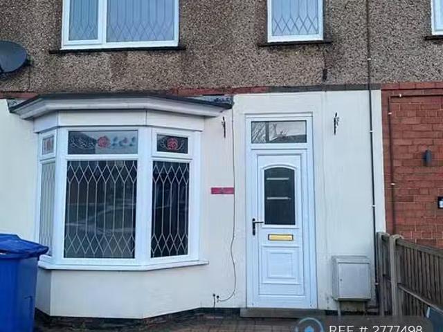 Cozy 1 BA 3 bedroom semi detached house for rent in Gosport Ro.