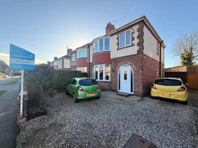 For Rent! 1 BA 3 bedroom semi detached house for rent in Green.