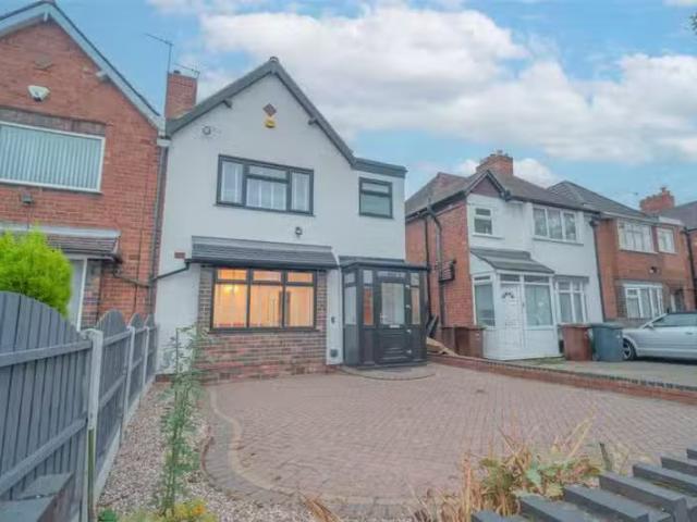 Cozy 1 BA 3 bedroom semi detached house for rent in Lyndon Roa.