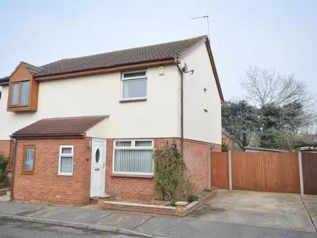For Rent! 1 BA 3 bedroom semi detached house for rent in Love.