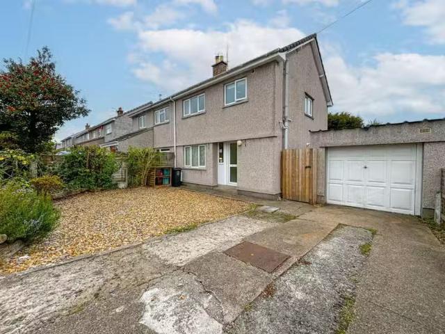 Cozy 1 BA 3 bedroom semi detached house for rent in South Mead.
