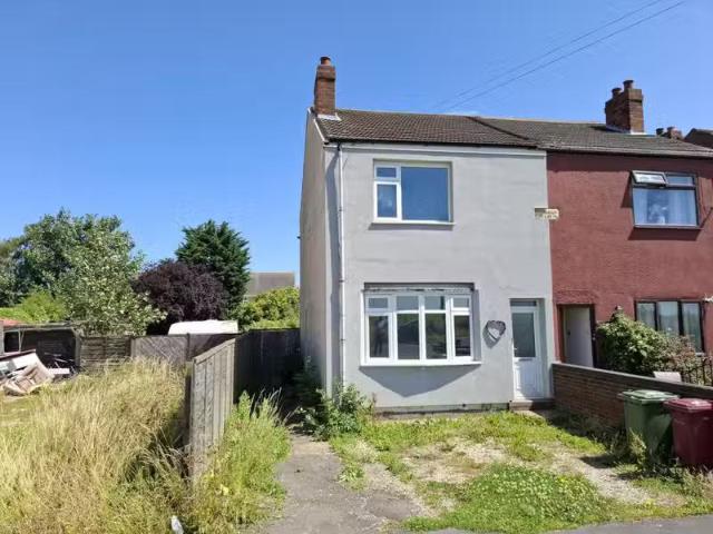 Rental! 1 BA 3 bedroom semi detached house for rent in Top Roa.
