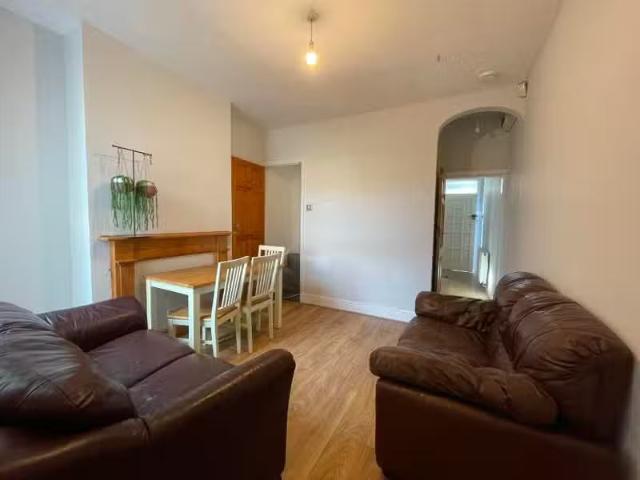 Cheap 1 BA 4 bedroom terraced house for rent in Westminster Ro.