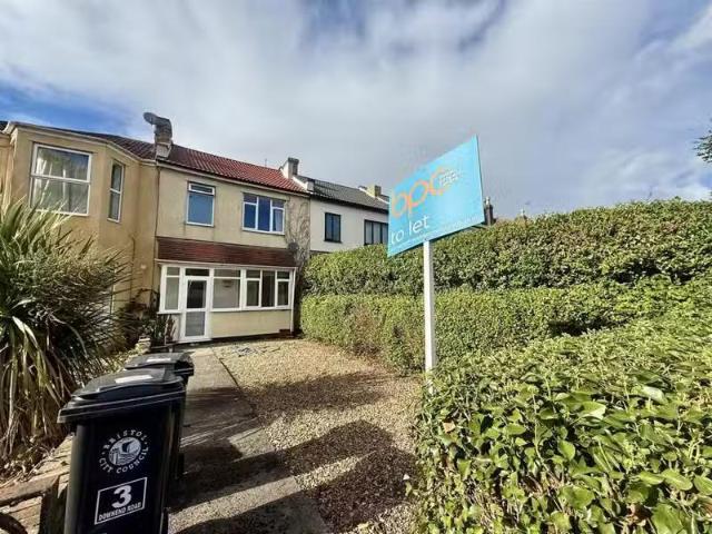 Nice 1 BA 4 bedroom terraced house for rent in Downend Road, F.