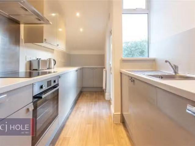 Cozy 1 BA 4 bedroom terraced house for rent in Jean Road, Bris.