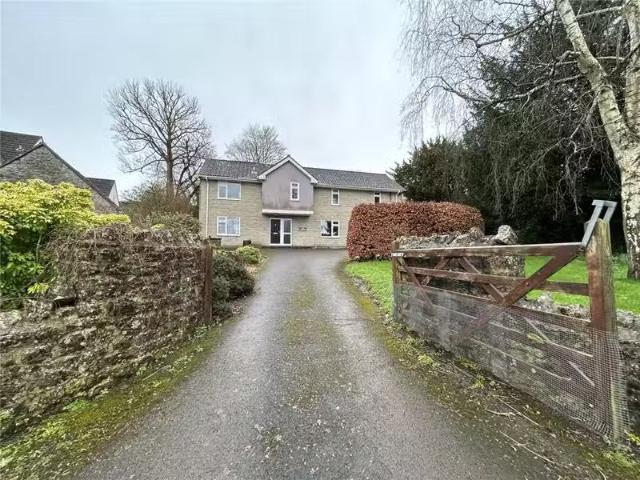 Cheap 1 BA 4 bedroom detached house for rent in Sparrow Hill W.