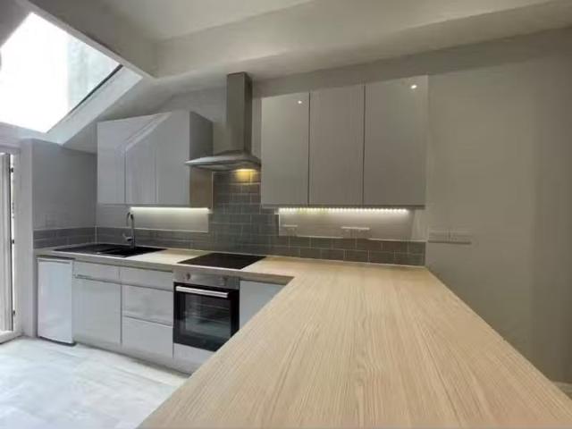 Rental! 1 BA 4 bedroom flat for rent in Luccombe Hill, Redland.