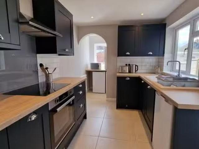 For Rent! 1 BA 5 bedroom terraced house for rent in Balaclava.