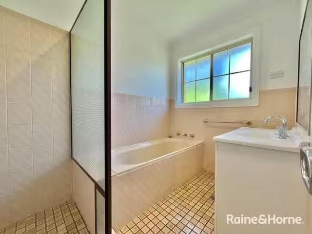 Unique 1 Beavis Place, Llanarth, NSW 2795