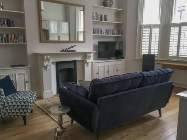 Charming 1 bed flat close to tube bills included