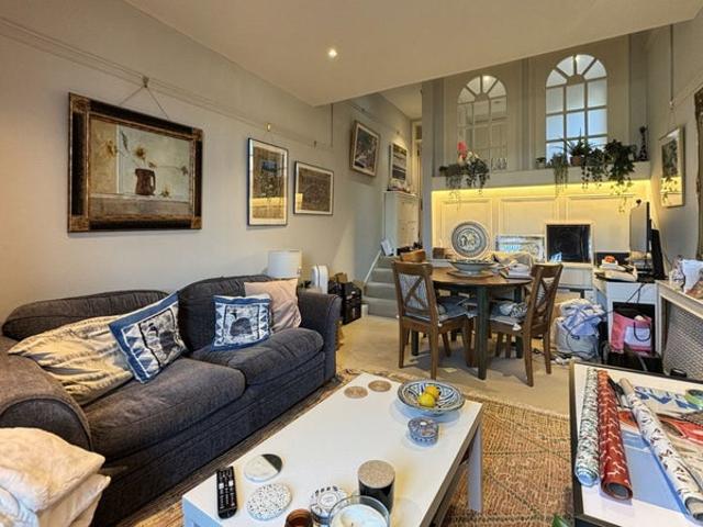 Charming 1 Bed Flat | Radipole Road | Balcony