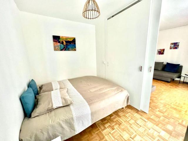Charming 1 bedroom and 1 living room with balcony less than 10 min from Paris on foot 3 min from Saint Ouen metro station