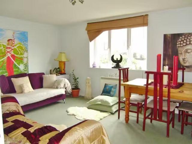 Unique 1 bedroom apartment for rent in Old Market Court, Glast.
