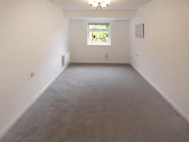 Nice 1 bedroom apartment for rent in Regatta Court, Oyster Row.