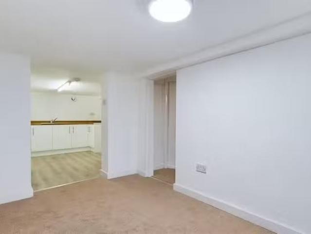 Nice 1 bedroom apartment for rent in Risborough Lane, Folkesto.