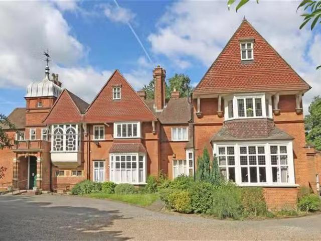 New 1 bedroom apartment for rent in Selwood House, Kemnal Road.