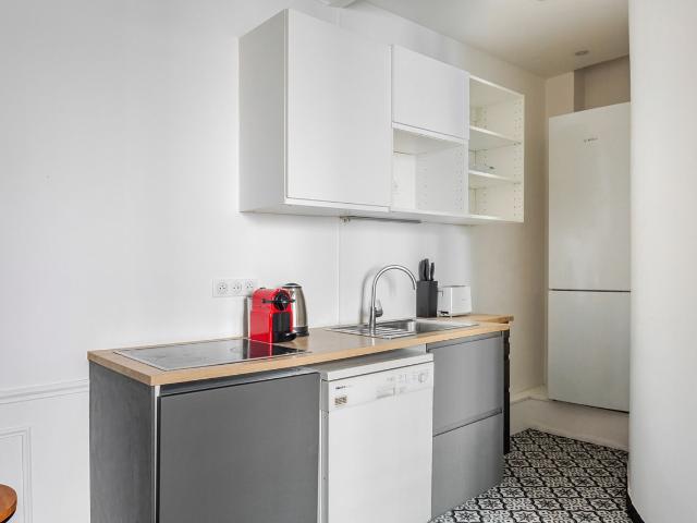 Charming 1 Bedroom Apartment in the Heart of Paris, Paris Amsterdam Apartments for Rent
