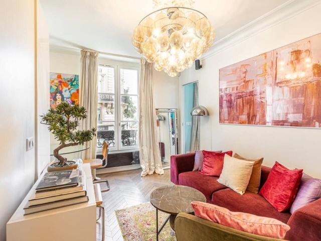Charming 1 Bedroom Apartment Parc Monceau 17th