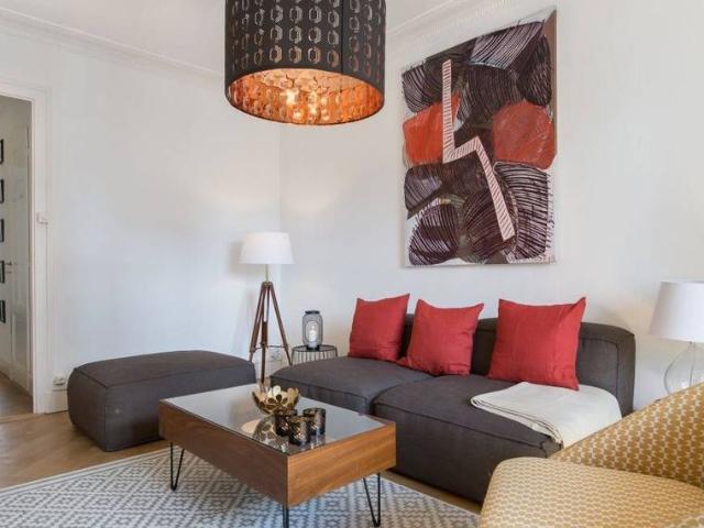 Charming 1 Bedroom Apartment with Balcony in Lively Charmilles, Geneva