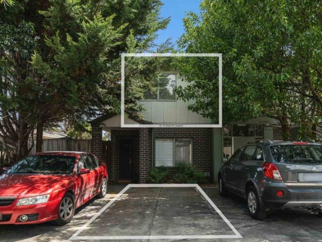 Charming 1 Bedroom Apartment with Modern Upgrades